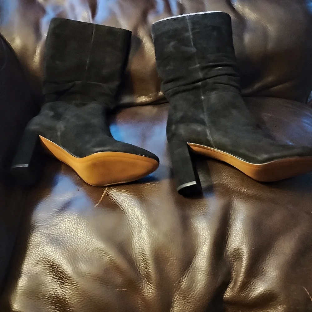 Banana Republic Heeled Slouch Boot in Black Suede - Picture 3 of 5